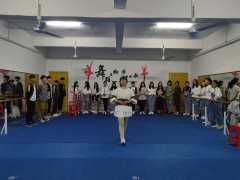 航空专业学生在上形体课